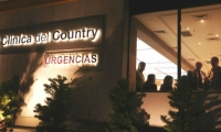 Fachada de la Clínica del Country a donde fueron llevadas las personas heridas en el Centro Comercial Andino.