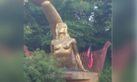 La bandera fue encontrada al lado de la escultura de la ‘Sirena Vallenata’.	 