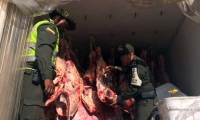 La policía durante operativos de decomiso de carne.	 
