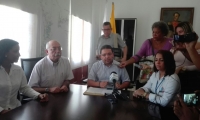 Rafael Martínez, alcalde de Santa Marta, durante la rueda de prensa.