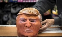 Los ladrones usaban las máscaras de Trump para esconder sus rostros.