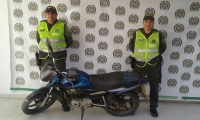 Motocicleta recuperada por la Policía en Ciénaga.