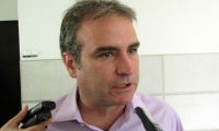 Pablo Felipe Robledo, superintendente de Industria y Comercio.