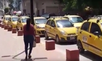 Los taxistas aseguran que si no reciben soluciones se irán a paro.  