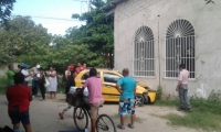 Taxi estrellado contra iglesia