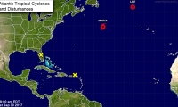 La tormenta tropical presenta vientos sostenidos de 60 millas por hora (95 km/h) y sigue su veloz desplazamiento con rumbo este-noreste.