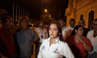 Jimena Abril dio una conferencia de prensa en la entrada de la Alcaldía.