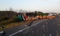 Una imprudencia al parecer le habría costado la vida a un motociclista en la mañana de este miércoles en la vía Santa Marta - Barranquilla. 