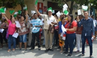 Líderes comunales se concentraron frente a la oficina de Legalización de barrios y titulación de predios,