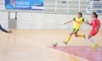 El fútbol de salón, en rama femenina, es uno de los deportes que engalanan por estos días a la ciudad, en los Juegos Supérate.