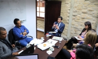 Los líderes cienagueros y funcionarios de la Alcaldía  expusieron todos sus argumentos al Viceministro. 