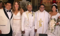 El cantante Poncho Zuleta y la presentadora Diva Jessurum en la boda Mr. Black con Yuranis León