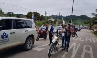 A la reunión asistieron centenares de ciudadanos que madrugaron hoy para hacer parte de una caravana.