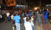 Habitantes de Villa del Carmen usaron hasta motos para bloquear la vía.