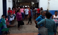 Protesta de las manipuladoras del PAE en El Banco.