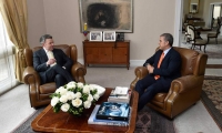  Antes de la reunión en el despacho presidencial, Santos y Duque tuvieron un encuentro privado.