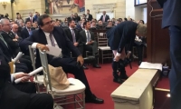 La plenaria del Congreso se vio sorprendida cuando Mockus se bajó los pantalones ante los asistentes.