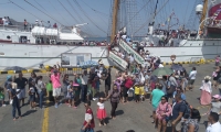 •	Familias completas se pasearon la bahía y el terminal, aportando al disfrute y goce de la Fiesta del Mar.