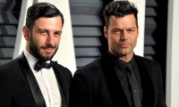 Ricky Martin anunció este martes que junto a su esposo, Jwan Yosef, adoptó una niña.