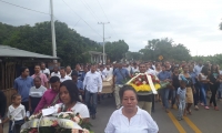 La comunidad de la zona rural también acompañó las honras fúnebres. 
