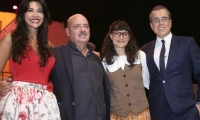 El libretista Fernando Gaitán junto a algunos del elenco de Bety la fea
