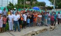 Inicio de las obras con la presencia del alcalde.