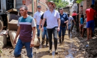 El Mello reunido con simpatizantes de su campaña.