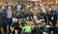 Jugadores del Deportivo Cali celebrando en el camerino.