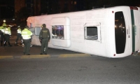 Así quedó el bus de la Policía.