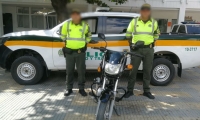Motocicleta recuperada por la Policía en Santa Marta.
