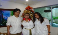 La diseñadora Pilar Espina y sus hijos Marcela y Javier Mauricio