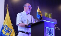 El decano Juan Lozano, durante su intervención en la celebración de la acreditación.