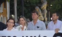 Manuel Julián Dávila, acompañando la pacífica marcha.