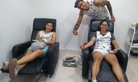 Jovenes samarios del equipo deportivo Ultimate llamados 'YSANGAS' se suman a la campaña de donar sangre