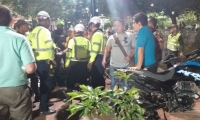 Operativo contra conductores que parqueaban motos en el Parque de los Novios.