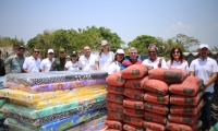 Láminas de Zinc, de fibrocemento, caballetes, amarres y cemento fueron entregados para la reparación de las viviendas.