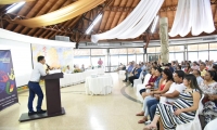 Durante su intervención Vera Salazar incentivó a los comerciantes a trabajar en equipo y a identificar estrategias que sirvan para proyectar sus pequeños negocios