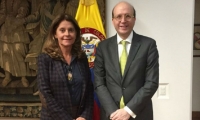 Andrés Rugeles, acompañado con Marta Lucía Ramírez, vicepresidenta.