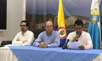 Ricardo López, presidente de la Comisión Regional de Moralización del País; y el alcalde (e) de Santa Marta, Andrés Rugeles. 