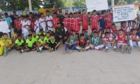 Participantes del campeonato de fútbol 'Juntos por la niñez'