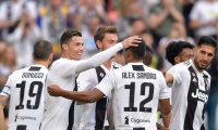 Jugadores de Juventus celebran uno de los goles del partido.