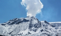 La actividad del volcán mantiene en alerta a las autoridades.