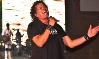 Espectacular presentación de Carlos Vives.