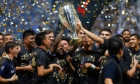 Dorlan Pbaón celebrando el título de Monterrey.