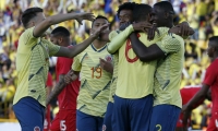 Selección Colombia celebrando uno de sus goles.
