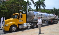 Este es el primer tractocamión que funciona con 100% biodiesel de palma.