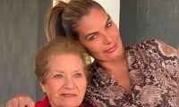 María Mónica Urbina junto a su madre