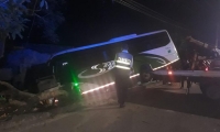 Un bus de servicio especial terminó estrellándose contra una vivienda del sector.