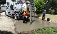 Controlan rebosamiento de alcantarillado en Bello Horizonte