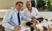 Jair Bolsonaro, presidente de Brasil, y Yossi Sheli, embajador de Israel en Brasil.